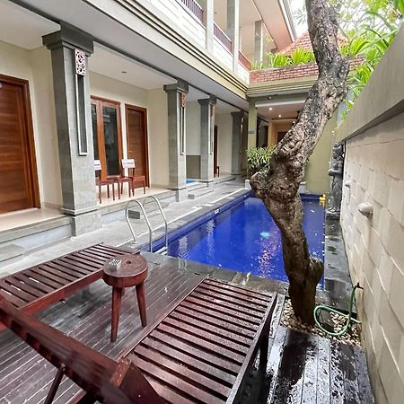Singgah Hotel Seminyak Exterior photo